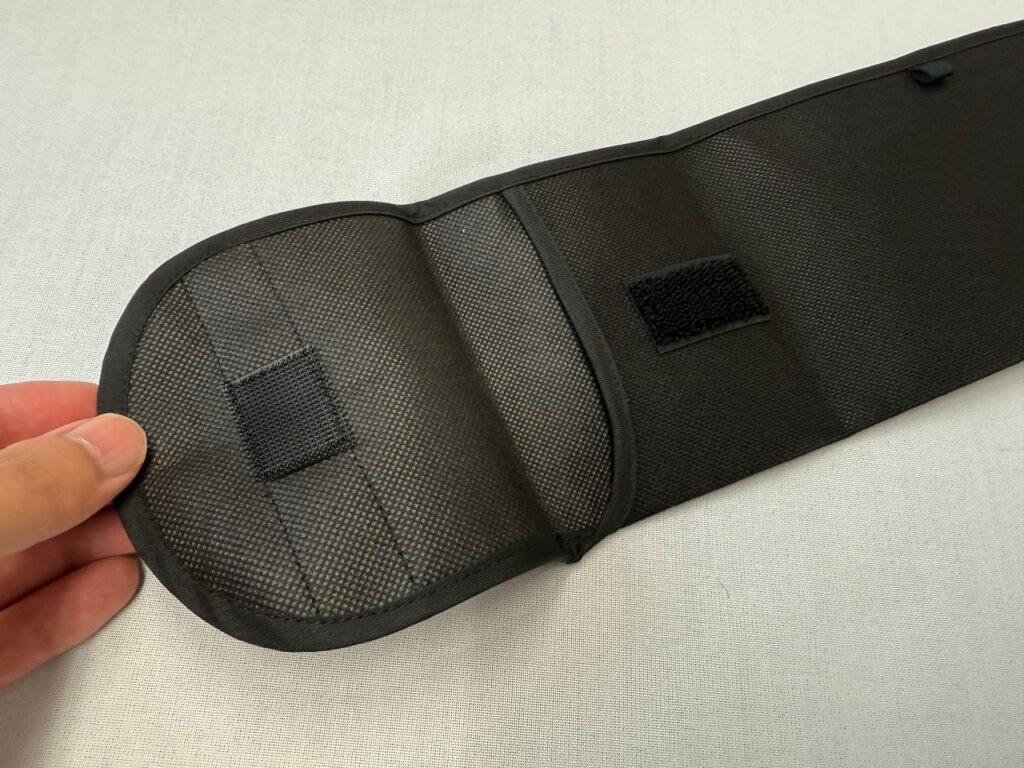 面ファスナーをはがす